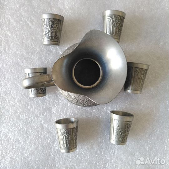 Графин с рюмками