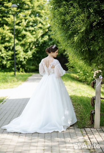 Свадебное платье со шлейфом 46 48