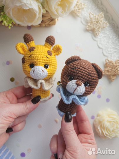 Вязаные погремушки на ножке