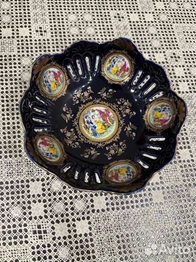 Ваза для фруктов на ножке