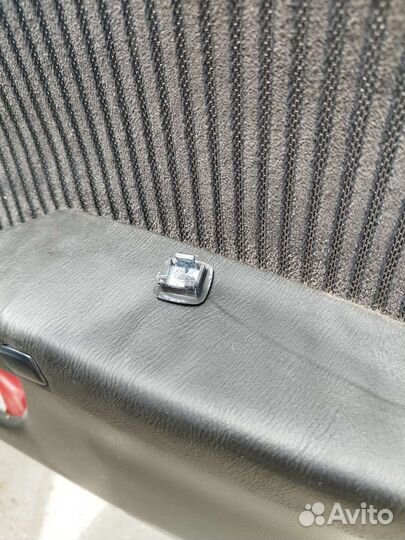 Заглушка крепления дверной ручки Subaru Legacy B4