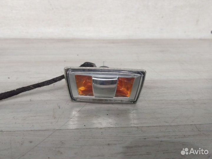 Повторитель в крыло передний правый Opel Astra H