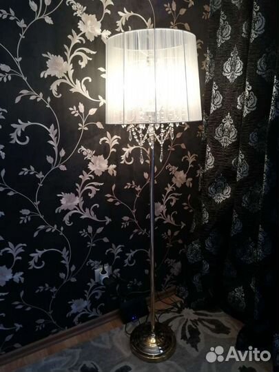 Торшер напольный с абажуром