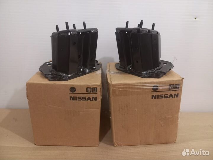 Кронштейн усилителя бампера Nissan Murano Z52