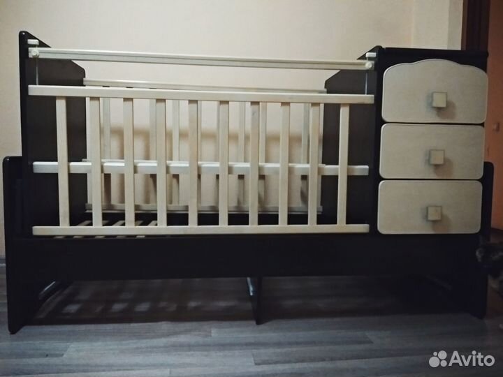 Детская кроватка трансформер с маятником