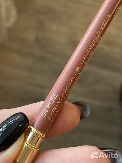 Estée lauder устойчивый карандаш для губ 04