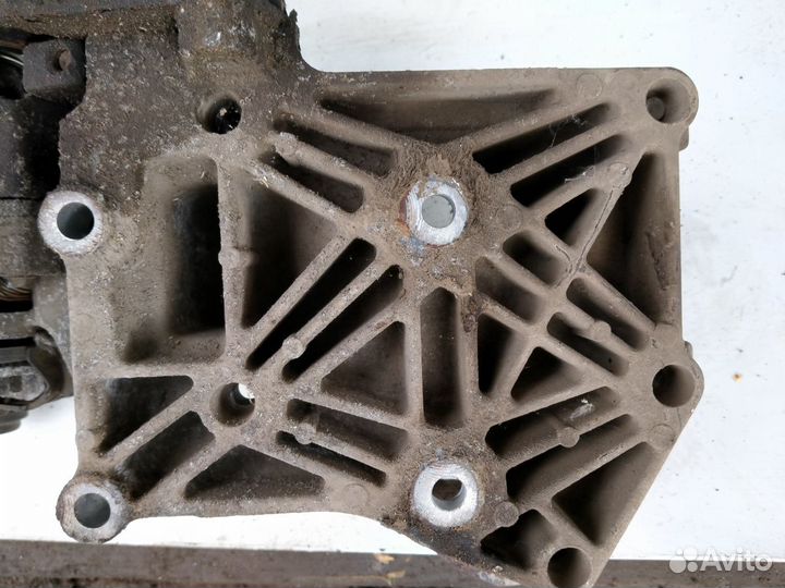 Кронштейн генератора Ниссан Альмера классик