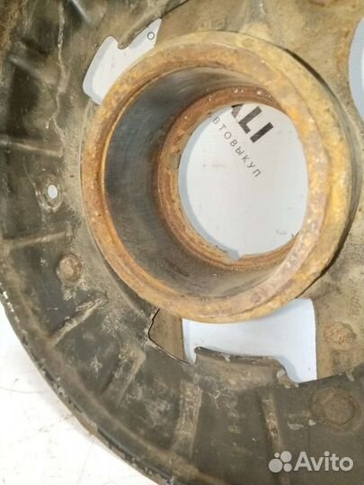 Volkswagen Touareg кулак передний правый