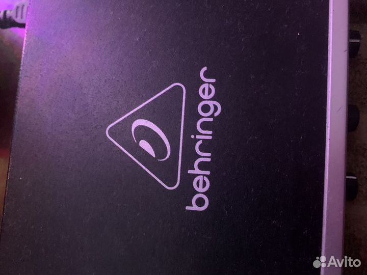 Звуковая карта behringer umc22