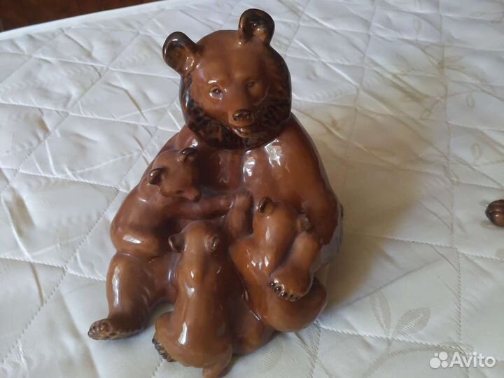 Статуэтка Медведица с медвежатами