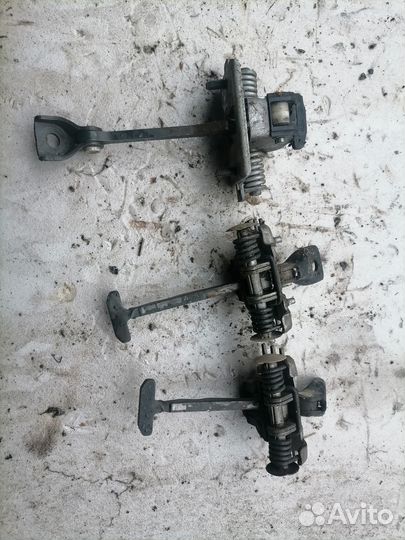 Ограничитель двери Ситроен С3 А51