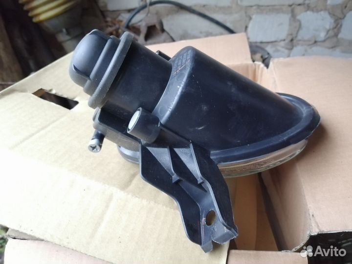 Фара противотуманная левая Peugeot 206