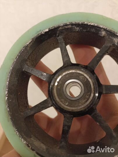 Колесо и пега на трюковой самокат