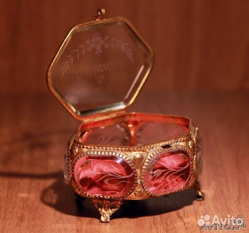 Антикварный ларчик для драгоценностей бижутерии