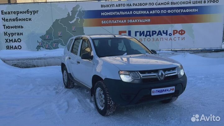 Уплотнитель стекла заднего правого Renault Duster