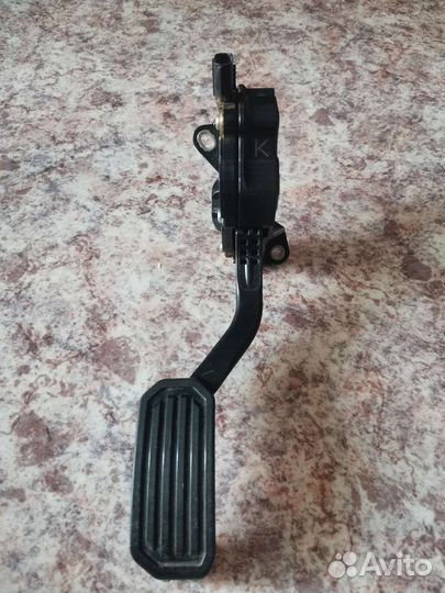 Педаль газа Toyota Camry 40