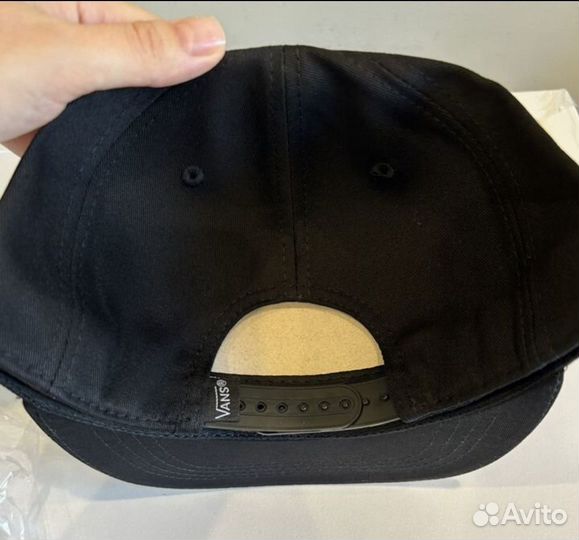 Бейсболка с надписью Vans новая