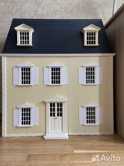 Кукольный домик с мебелью