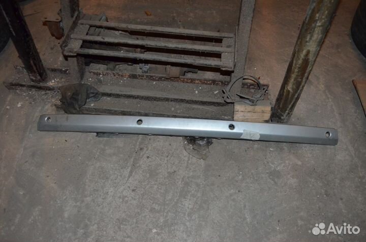 Mercedes W203 молдинг бампера центральный