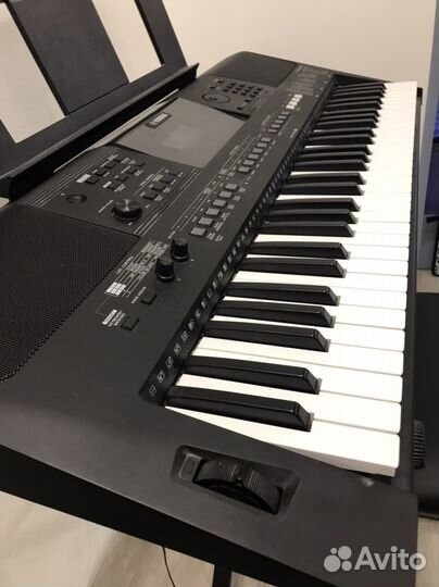 Синтезатор yamaha psr e463, пюпитр, стойка, стул