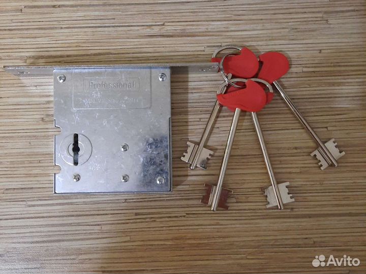 Замок дверной