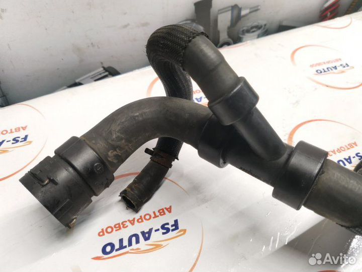 Патрубок системы охлаждения Volvo V60 2.0 дизель