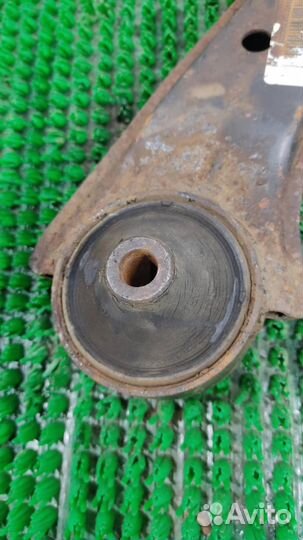 Рычаг передний левый нижний Opel Corsa D 2011