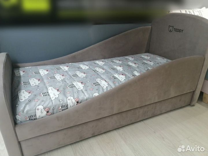 Детская кровать с бортиками