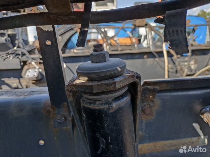 Амортизатор передний
