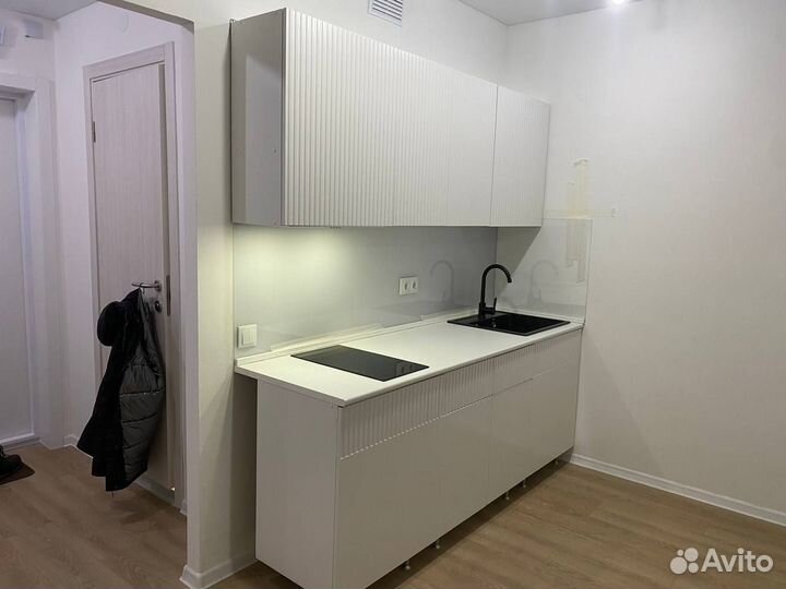 Кухонный гарнитур новый белый