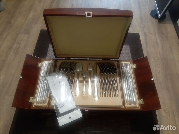 Набор столовых приборов на 12 персон