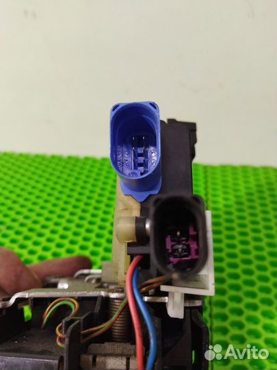 Замок двери задний правый Volkswagen Touareg 7L6