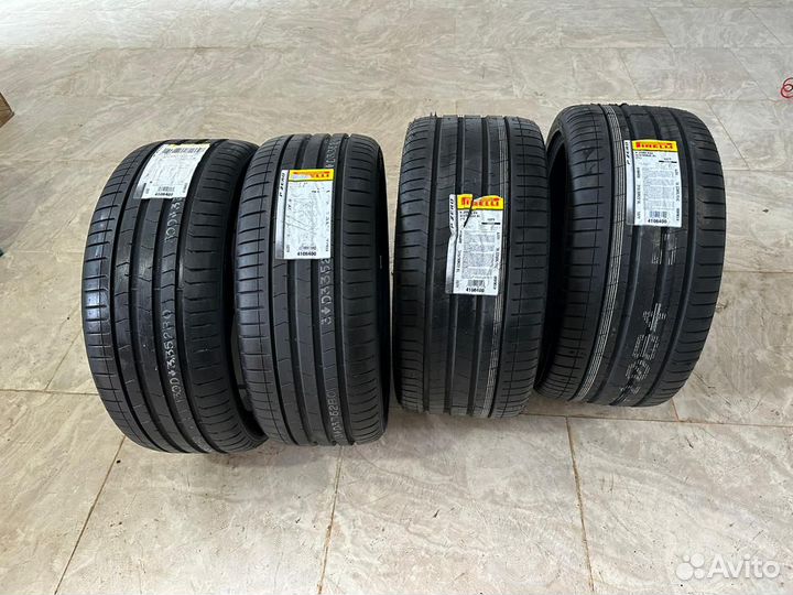 Pirelli P Zero PZ4 275/35 R22 и 315/30 R22