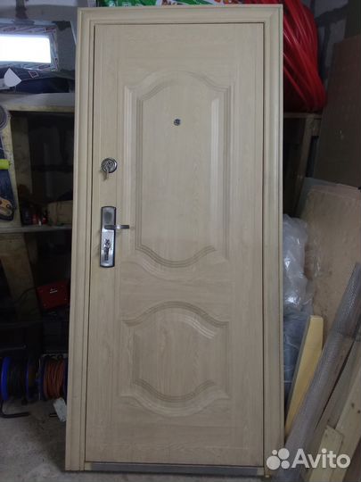 Дверь входная металлическая