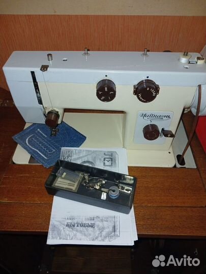 Швейная машина Чайка