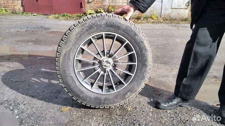 Goodyear UltraGrip 500 185/70 R14