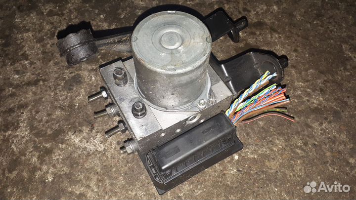 BMW-5 E60 2006 блок ABS 0265236004