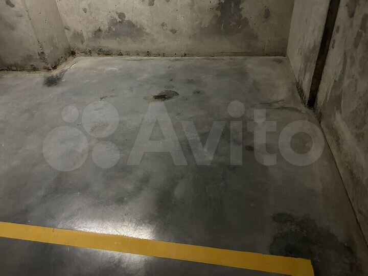 Машиноместо, > 30 м²