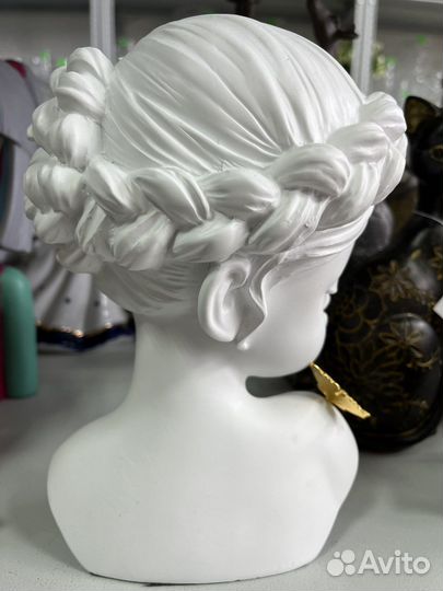 Статуэтка девушка с бабочкой