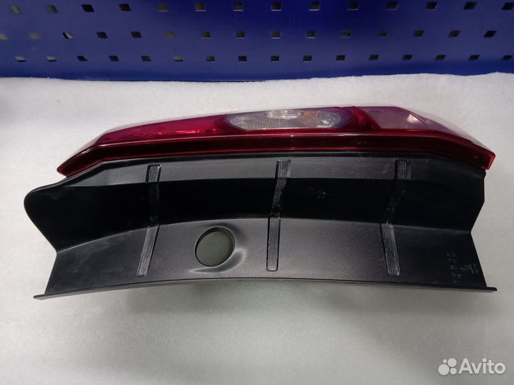 Задний правый фонарь Renault Duster