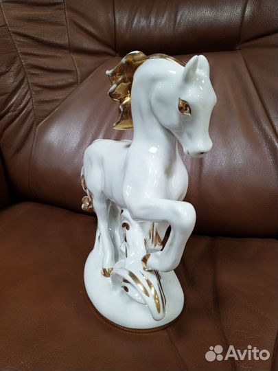 Фарфоровая статуэтка 