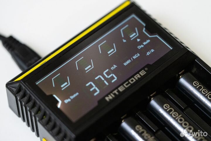 Зарядное устройство Nitecore D4 + аккумуляторы