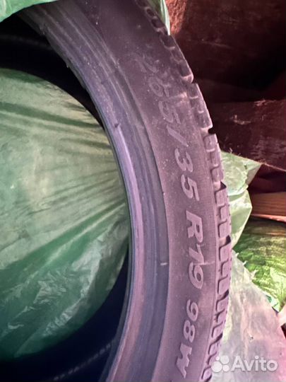 Pirelli Winter Sottozero 270 Serie II 265/35 R19 и 235/40 R19