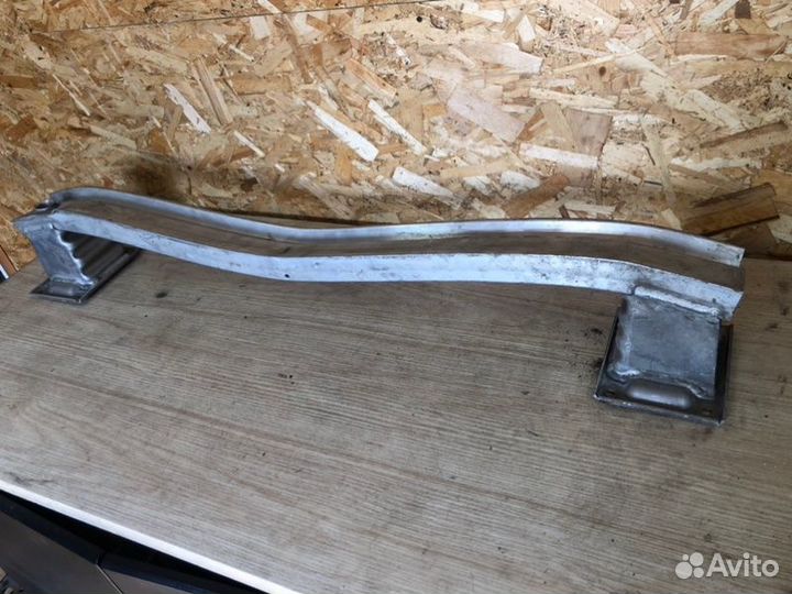 Усилитель бампера Audi A8