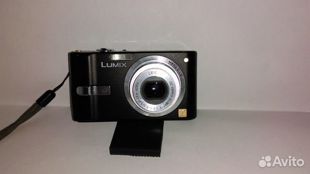 Panasonic Lumix DMC-FX12 (black). Leica