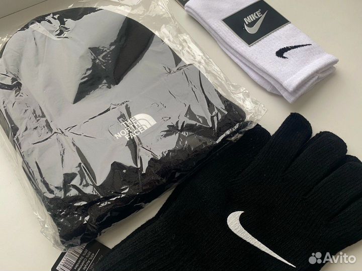 Комплект 3В1 Шапка TNF и перчатки nike