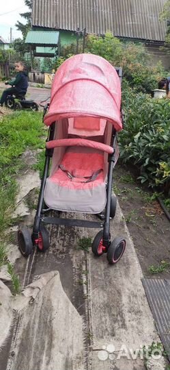 Прогулочная коляска трость