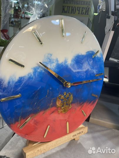 Часы из эпоксидной смолы