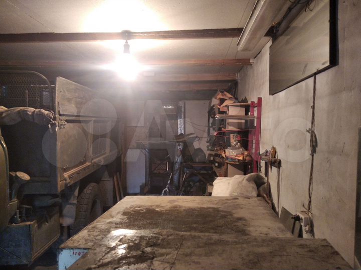 Гараж, > 30 м²