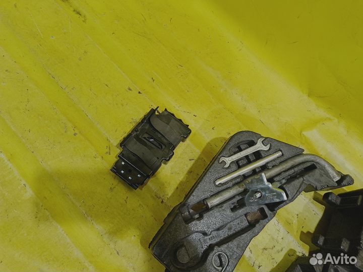 Ящик для инструментов Audi Q7 4L ауди кью 7